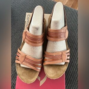 Comfortiva Women's Tan Sandals
